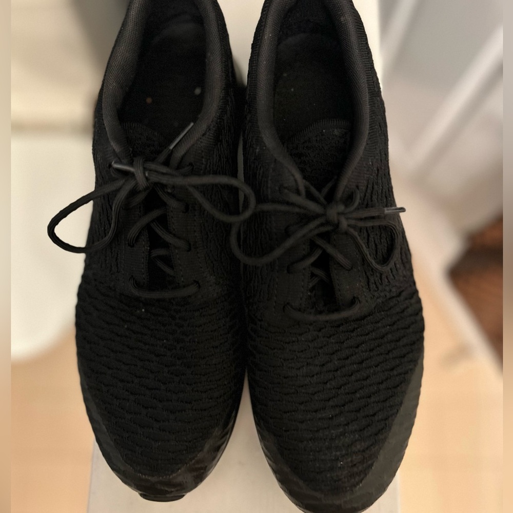 Nike men’s soft work shoes. Size 11